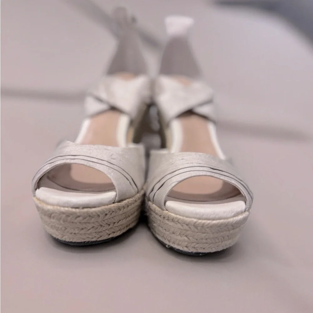 UGG Women's Metallic Lucianna Wedge Sandal Size‎ 8